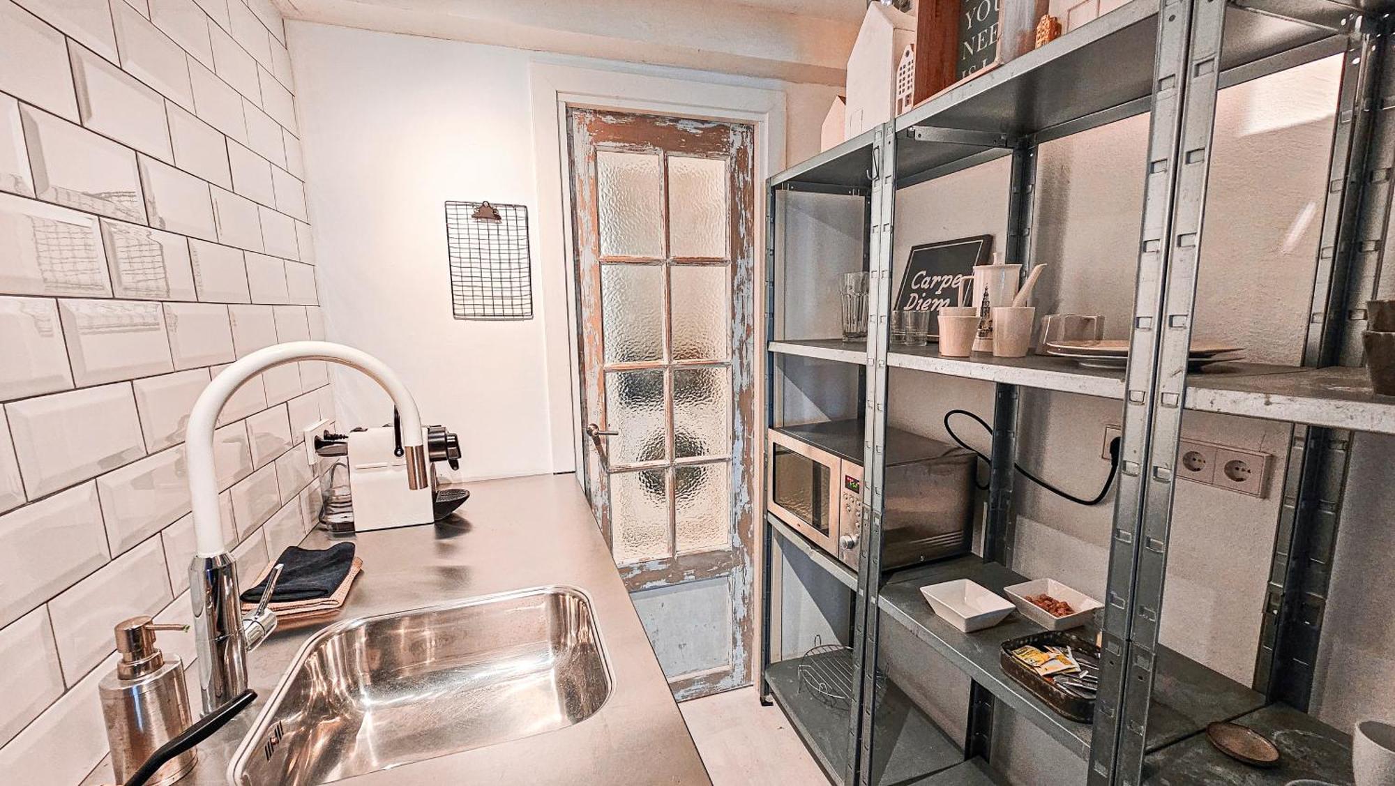 The White Wilde - Studio In A Historic Canalhouse From 1799 Амстердам Екстериор снимка