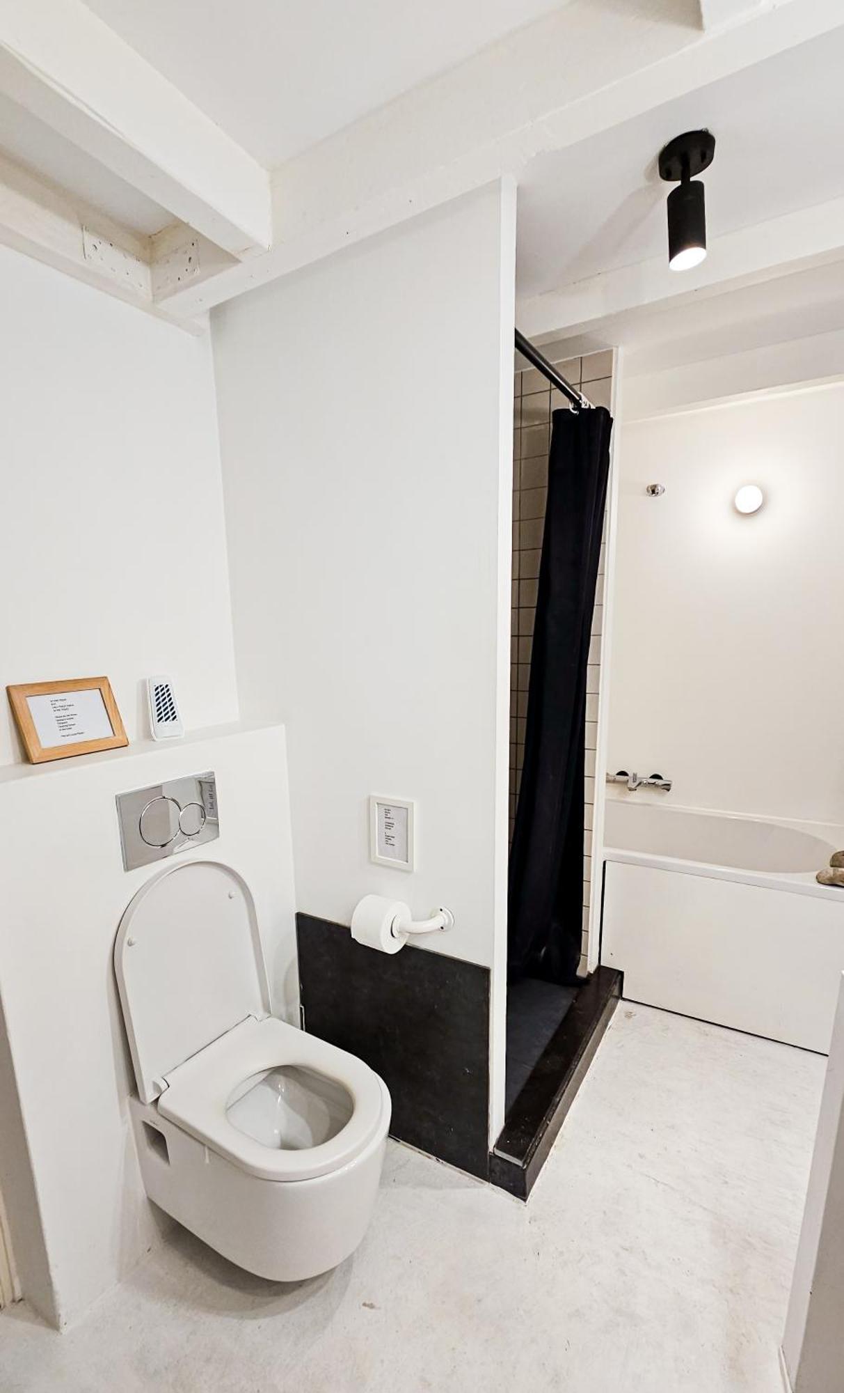 The White Wilde - Studio In A Historic Canalhouse From 1799 Амстердам Екстериор снимка