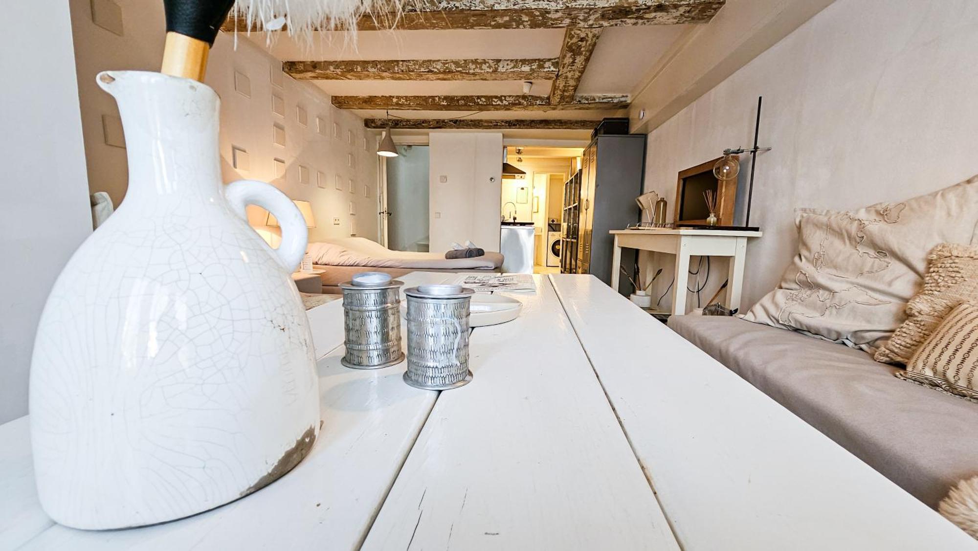 The White Wilde - Studio In A Historic Canalhouse From 1799 Амстердам Екстериор снимка
