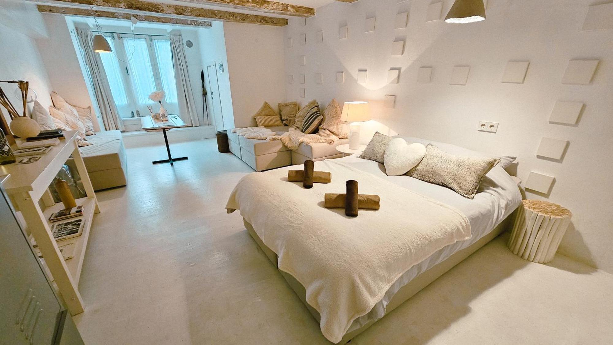The White Wilde - Studio In A Historic Canalhouse From 1799 Амстердам Екстериор снимка